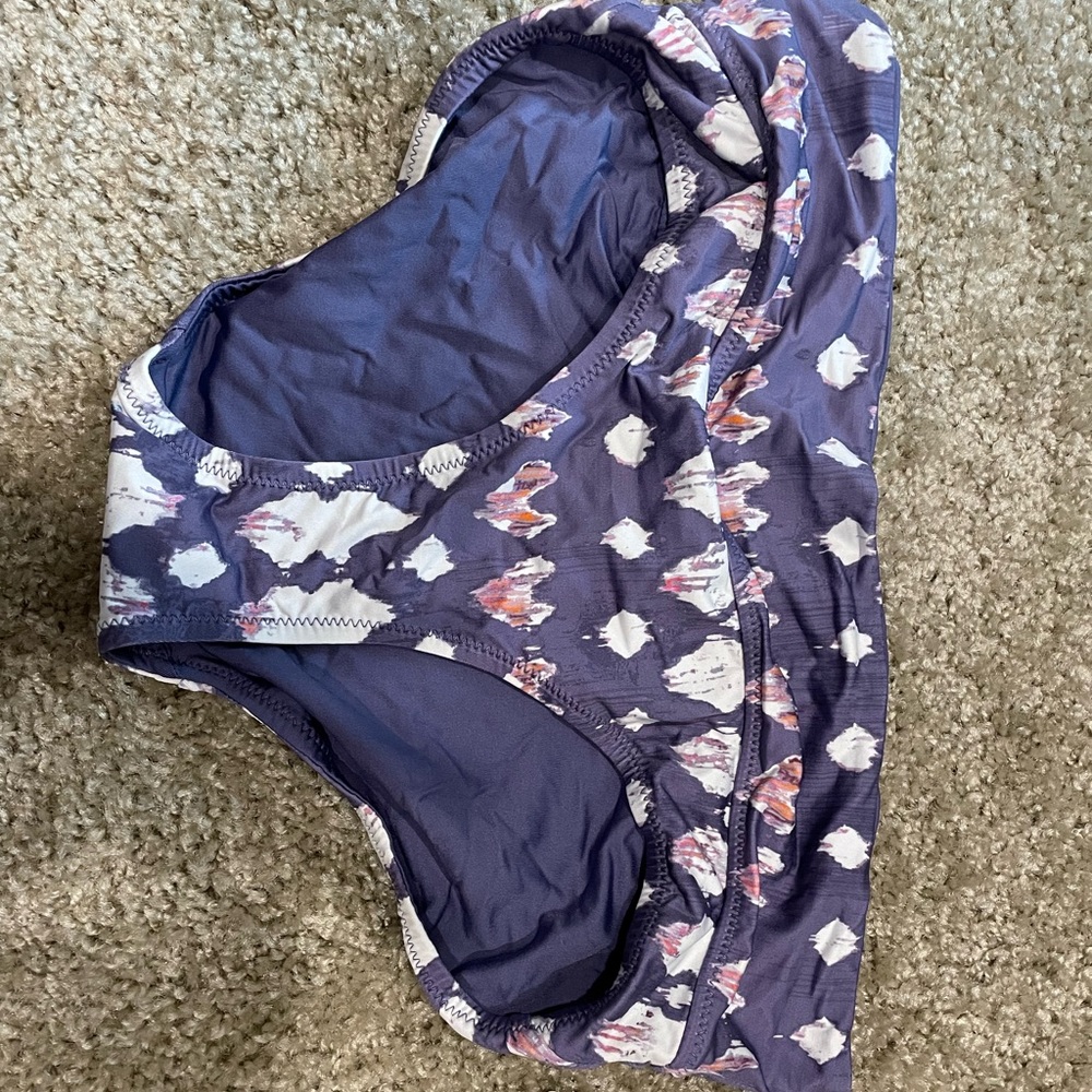 A Pea In The Pod swimsuit bottoms